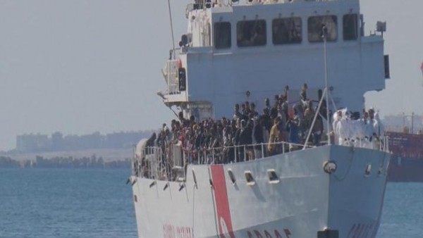 بريطانيا تقرر إرسال سفينة لمكافحة التهريب قبالة ليبيا