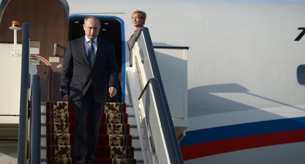 بوتين يصل إلى اليونان (فيديو)