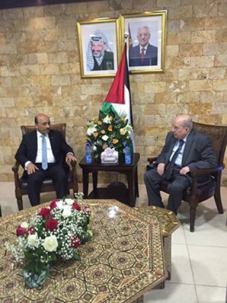 الوزير الحساينة يلتقي رئيس المجلس الوطني الفلسطيني سليم الزعنون ويطلعه على آخر مستجدات الاعمار