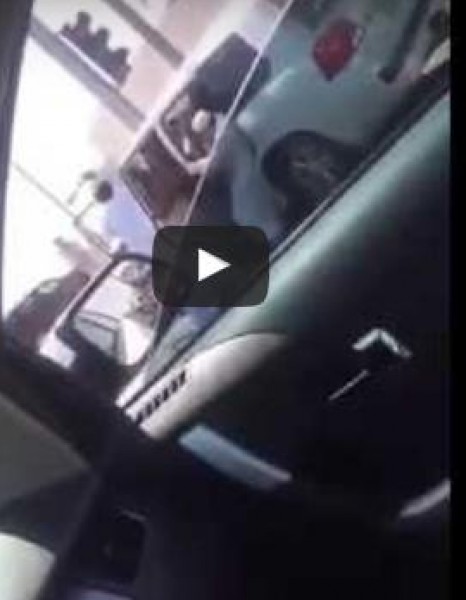 بالفيديو.. مشاجرة مسلحة بين عدة طلاب