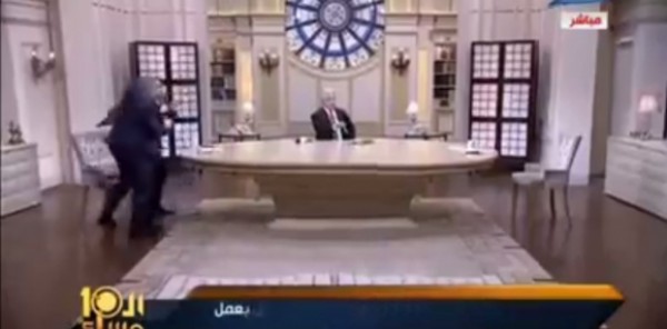 فضيحة على الهواء.. إشتباك بالأيدي بين شوبير وأحمد الطيب