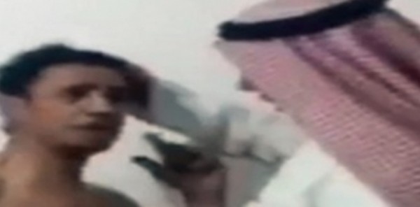 بالفيديو.. أبشع تعذيب لمواطن مصري بالكويت على يد كفيله