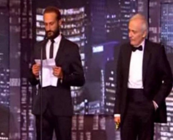 فيديو- فنان لبناني يرفض جائزة "موريكس دور" ويسبب احراجا في صالة الحفل!