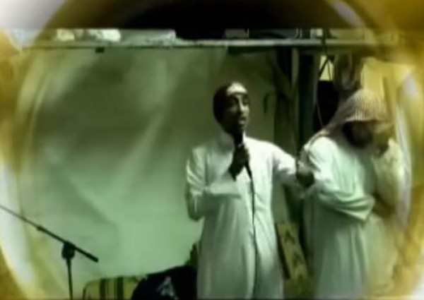 شاهد ماذا حصل مع هذا الشاب بعد أن بر والديه