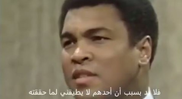 شاهد رد فعل محمد على كلاي بعد سؤاله في أحد البرامج عن تعين حارس شخصي لحمايته