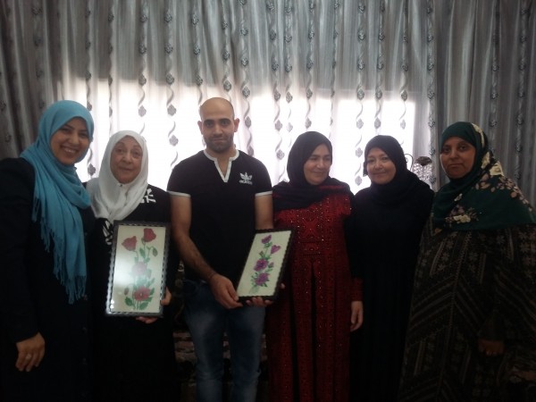 جمعية قلقيلية النسائية في زيارة للاسير المحرر عادل داوود