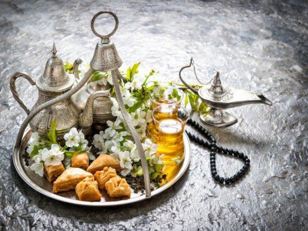"ديكورات" رمضان لغرفة الطعام 9998737331