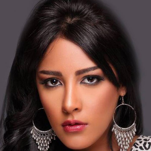 فيديو نرمين ماهر تنهار في ميني داعش