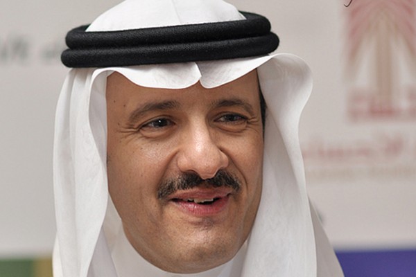 الامير سلطان بن عبد العزيز ينقل تحيات الملك سلمان الى اهالي جدة