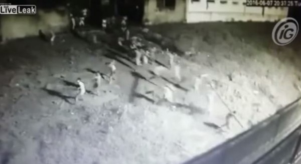 لحظة هروب عشرات السجناء من أحد السجون في البرازيل