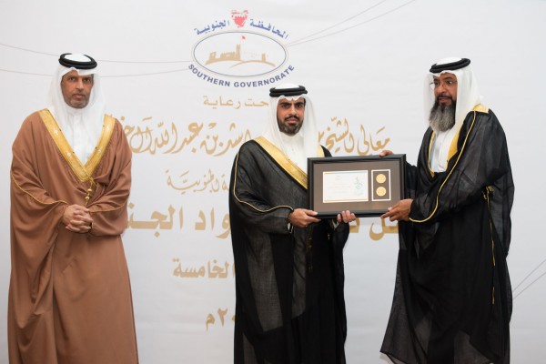 محافظ الجنوبية يكرم شهداء الواجب من أهالي المحافظة الجنوبية خلال حفل تكريم روّاد الجنوبية