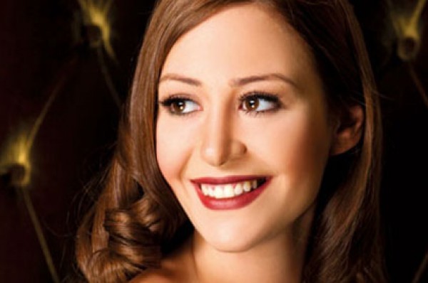 شيرين ومنة شلبي من دون ماكياج خلال افطار بمنزل أصالة