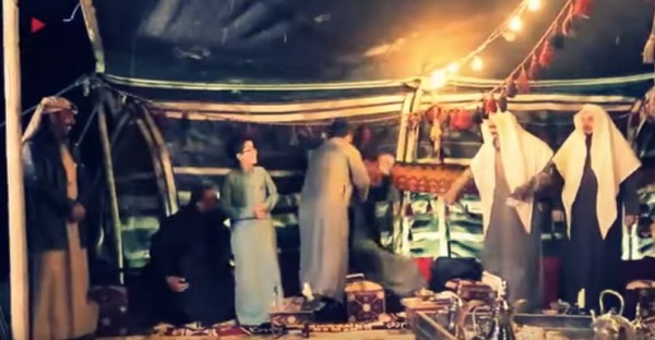 لحظة سقوط داعية إسلامي في برنامج ديني