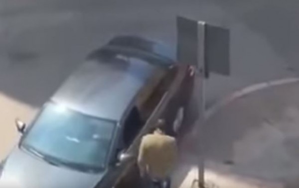 لصان يخدعان حسناء مغربية ويسرقانها بطريقة ماكرة