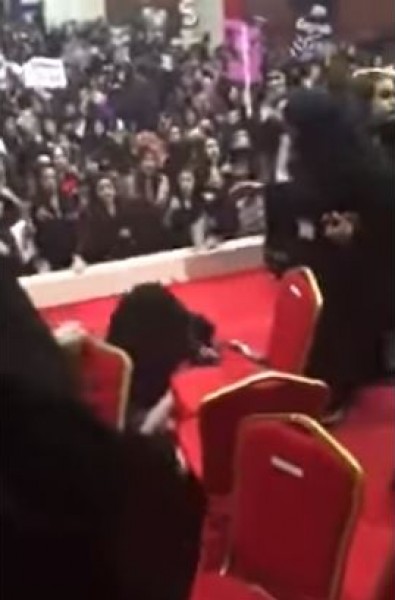 مشاجرة بالأيدي بين فتيات سوريات وخليجيات في حفل تخرج