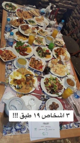 صور: مطعم شهير يوثق إسراف الزبائن في البوفيه المفتوح متعجباً: 46 طبق لـ6 أشخاص!