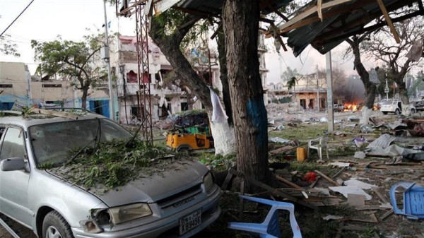 تفجير انتحاري يستهدف فندقًا وسط العاصمة الصومالية
