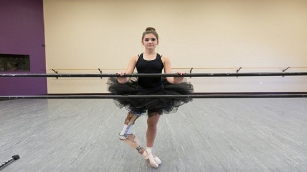 طفلة أمريكية تتحدى الإعاقة وتصبح راقصة باليه محترفة