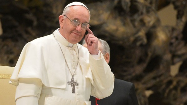البابا فرانسيس: على الكنيسة الكاثوليكية أن تعتذر للمثليين