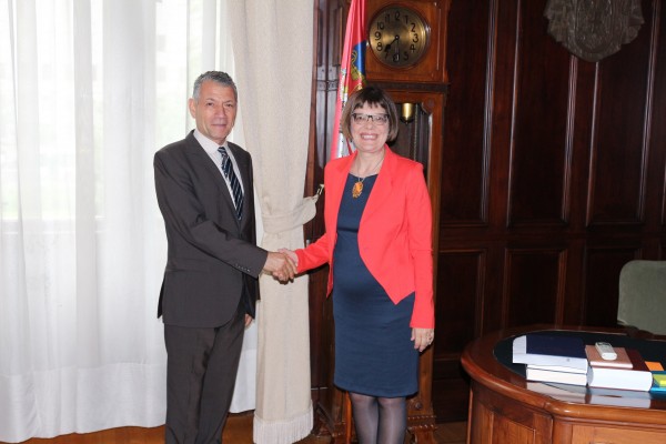 رئيسة البرلمان الصربي تلتقي سفير العراق لدى صربيا