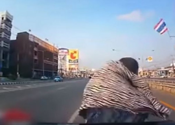 ضربة من الخلف
