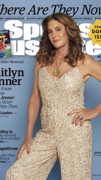 المتحولة جنسيا كاتلين جينر على غلاف مجلة رياضية تستعرض ميداليتها الذهبية الأولمبية التي ربحتها كرجل!