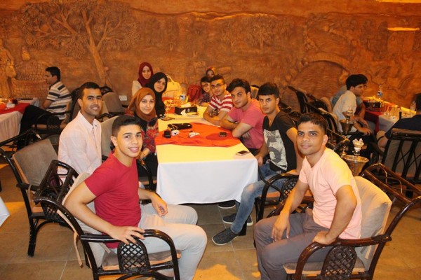 الاتحاد الفلسطيني لطلبة طب الأسنان بجامعة الأزهر يقيم أمسية رمضانية و افطارا جماعيا يجمع طواقم و طلبة الكلية