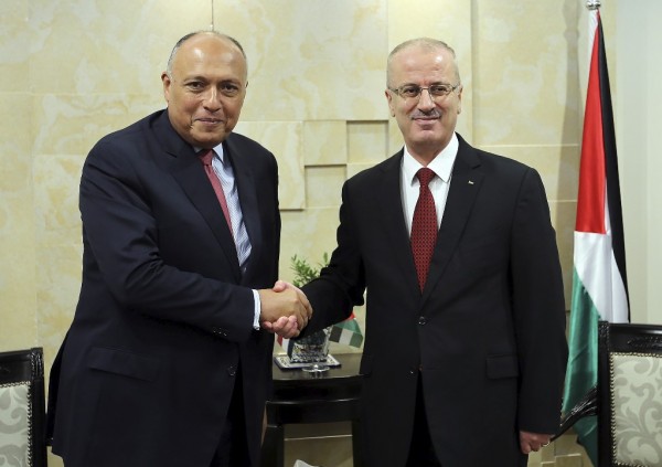 وزير الخارجية المصري يبحث مع الرئيس أبو مازن المصالحة مع حماس