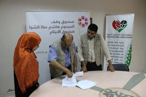 جمعية عطاء فلسطين الخيرية توزع مساعدات نقدية للأيتام والأسر المستورة خلال شهر رمضان المبارك مقدمة