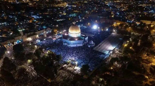 المسجد الأقصى في ليلة السابع والعشرين من رمضان