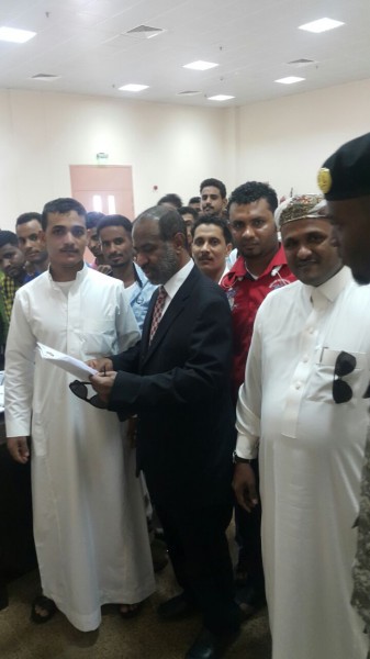 نائب القنصل العام بمدينة جدة السفير احمد سعيد نعمان يتفقد لجان تصحيح اوضاع حاملي هوية زائر