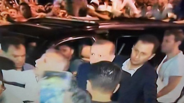 أردوغان: مدبرو الانقلاب مجموعة صغيرة من الجيش والشرطة.. ويتلقون أوامرهم من أمريكا