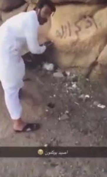 في السعودية.. جار يسأل جاره: "عندكم بوكيمون"