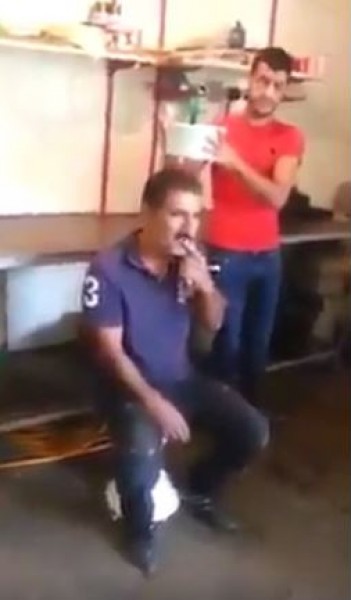 شاهد ماذا حل بمسن بعد تحدي الثلج