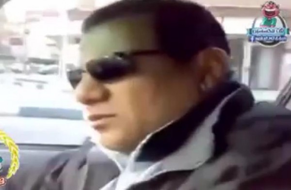 شاهد كيف تعامل شاب مع كلب داخل مركبة لصديقه