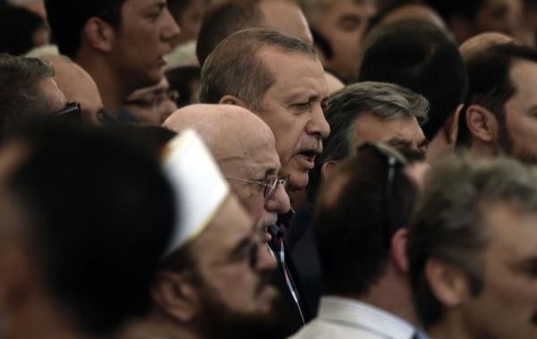 أردوغان يشارك في تشيع  شهداء الشعب التركي بعد الإنقلاب الفاشل