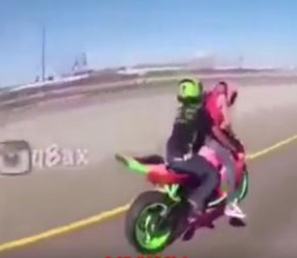 الفرق بين العرب والأجانب في ركوب الدرجات النارية