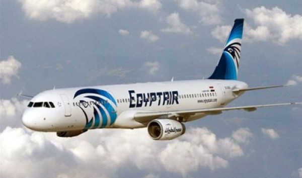 صحيفة: طائرة "مصر" تحطمت بالجو بعد حريق