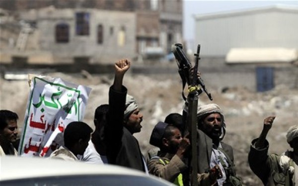 الجماعات الحوثية تحكم الحصار على تعز جنوب غربي اليمن