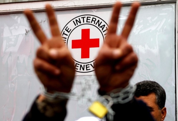 رفضاً لقرار الصليب الأحمر:مقاطعة لمندوبي الصليب الأحمر وإعادة لوجبات الطعام يوم الخميس المقبل