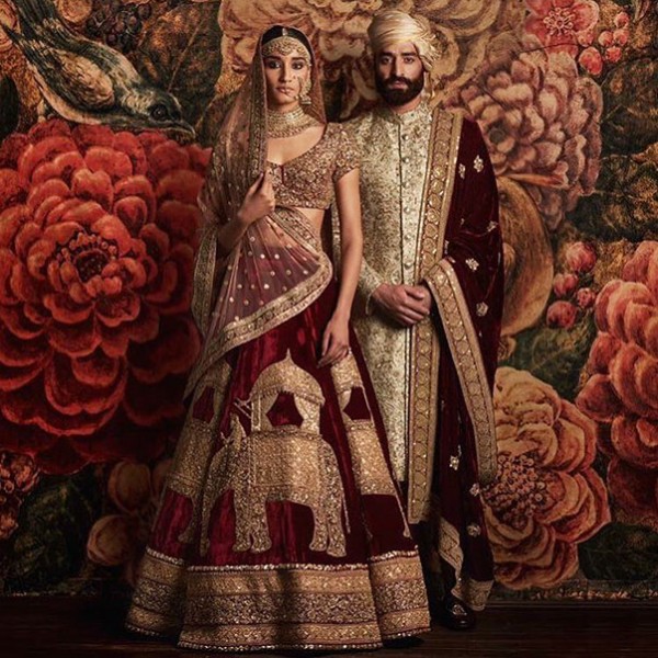 30 لقطة مذهلة لفساتين الزفاف التقليدية حول العالم