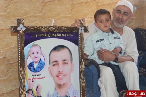 "أسعد" خرج من سجون الاحتلال نطفة مُهربة وعاد لوالده زائراً بعد عامين