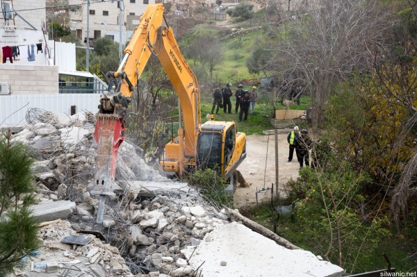 الاحتلال يهدم 11 منزلاً في قلنديا شمال القدس