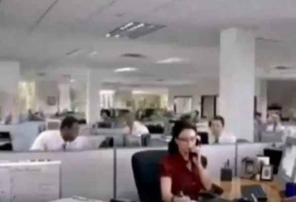 حال الموظفين فور سماعهم بنبأ إجازة طارئة للمدير العام