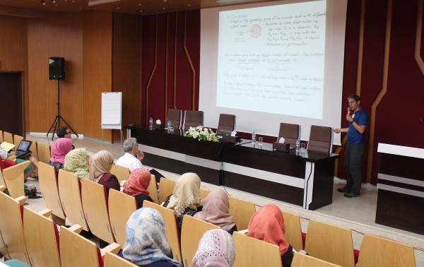 الجامعة العربية الأمريكية تستضيف ندوة علمية تدريبية عقدتها المدرسة المتقدمة الأولى في مجال الفيزياء