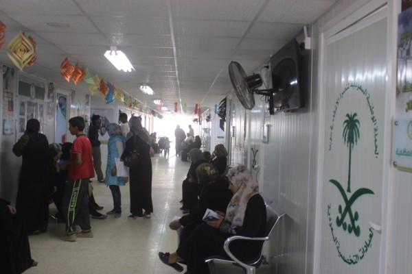 140 شقيق سوري تعاملت معهم عيادة طب الاسنان خلال الأسبوع 185 في العيادات التخصصية السعودية بمخيم الزعتري