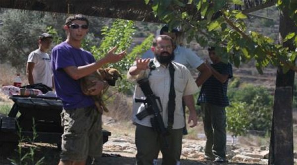 مستوطنون يقتحمون قرية الباذان في نابلس تحت حماية الجيش