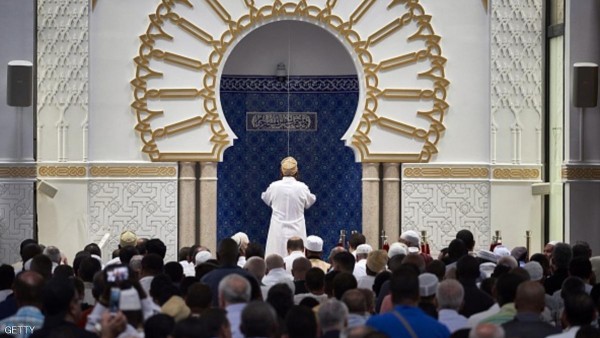 فرنسا تؤيد التعليق المؤقت لتمويل المساجد من الخارج