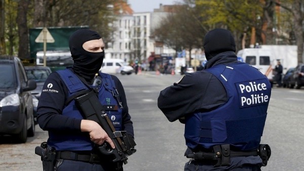 شرطة بلجيكا توقف شقيقين بشبهة الإرهاب