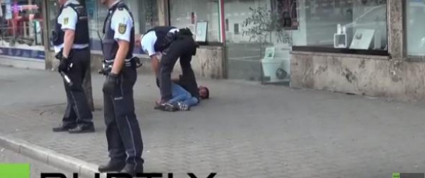 لحظة اعتقال اللاجئ السوري في ألمانيا بعد هجومه بالساطور